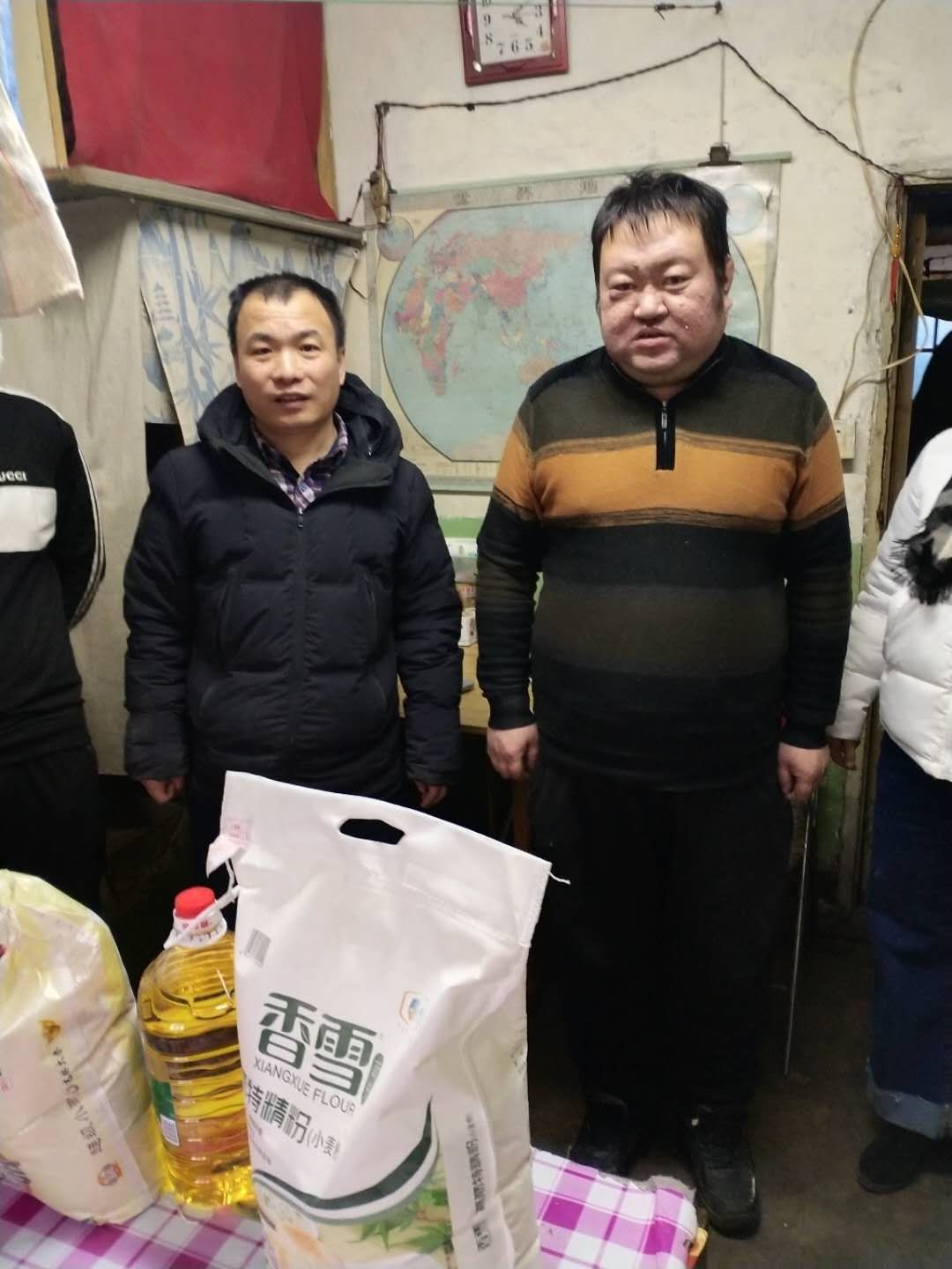 2019年1月29日慰问困难儿童滕炳卓